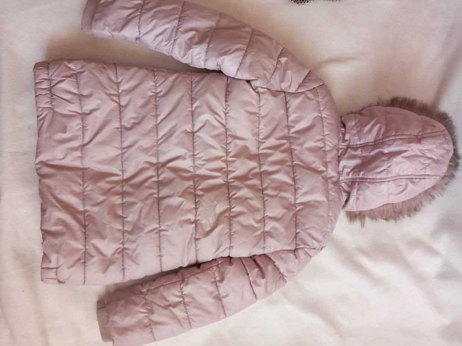 Зимова куртка на дівчинку