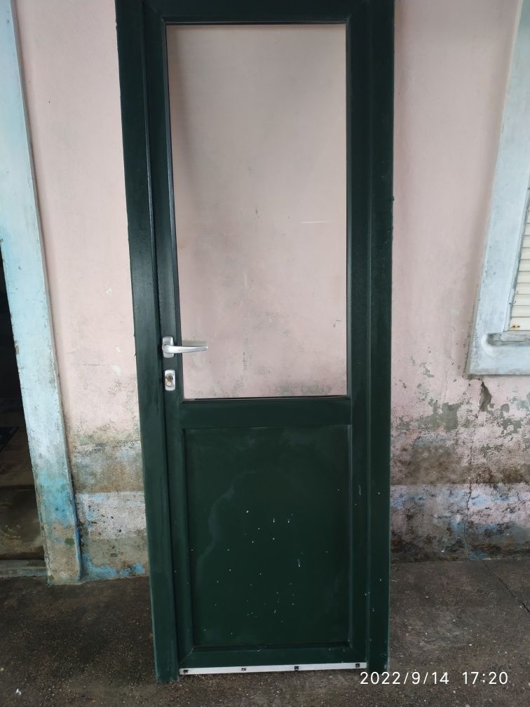 Porta em PVC com vidro duplo