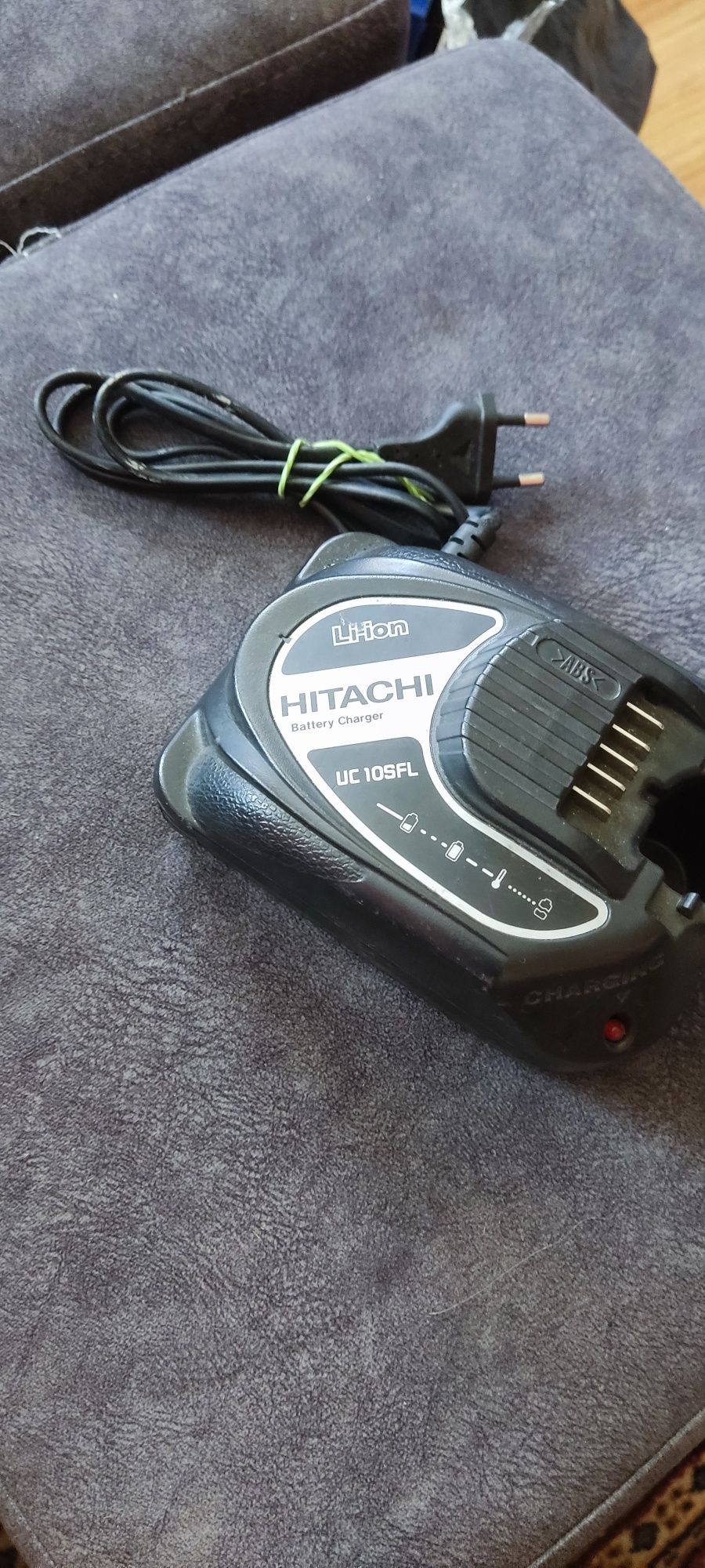 Ładowarka hitachi UC 10SFL 10.8V 2A