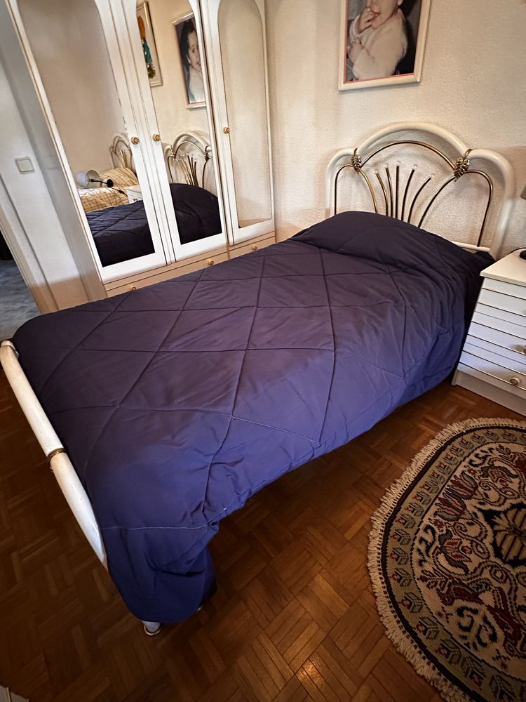 Cama solteiro 1,05mX 1,95 com colchão