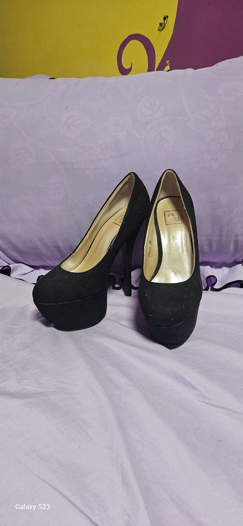 Czarne buty na platformie