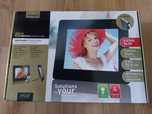 Ramka cyfrowa Intenso 8″ (PhotoBase/MediaDirector), pilot, USB, SD