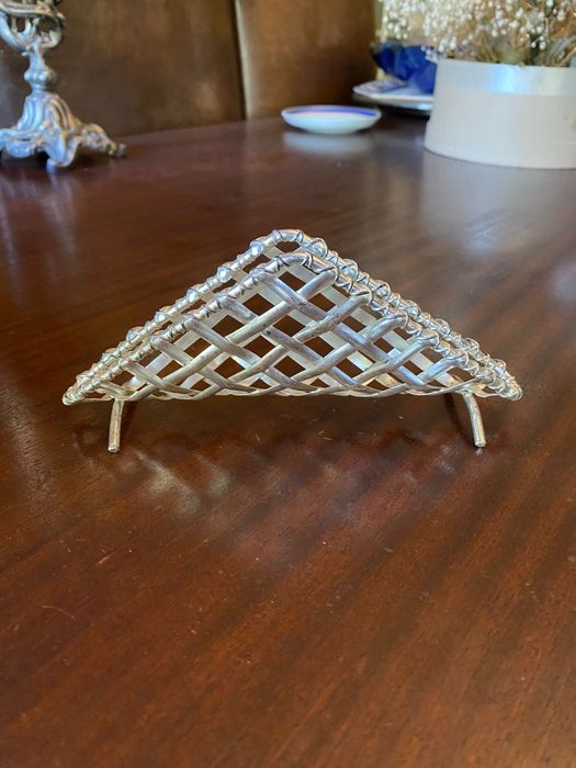 Artigos metálicos variados.