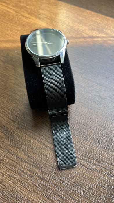 Продам кварцевые наручные часы  ZIZ  (унисекс) в стиле «Минимализм»