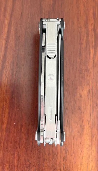 Multitool LEATHERMAN Charge ALX + Kabura