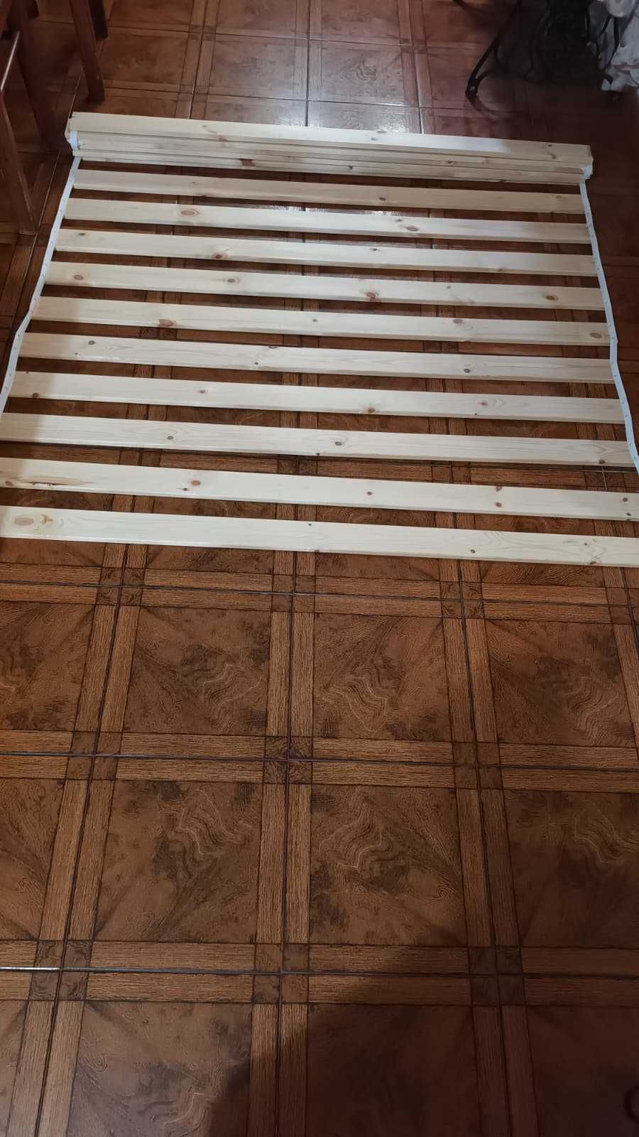 Cama de Casal com mesa de cabeceira