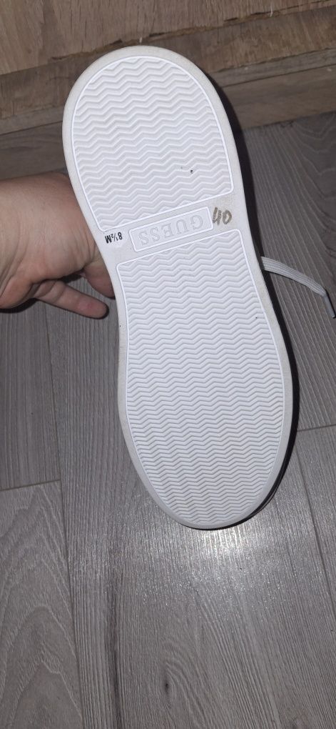Piękne biale buty
