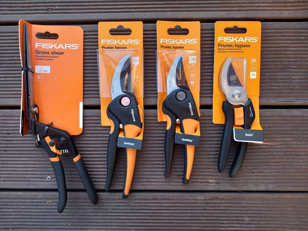 Fiskars Sekator L + Sekator M + Nożyce do trawy + Sekator do kwiatów