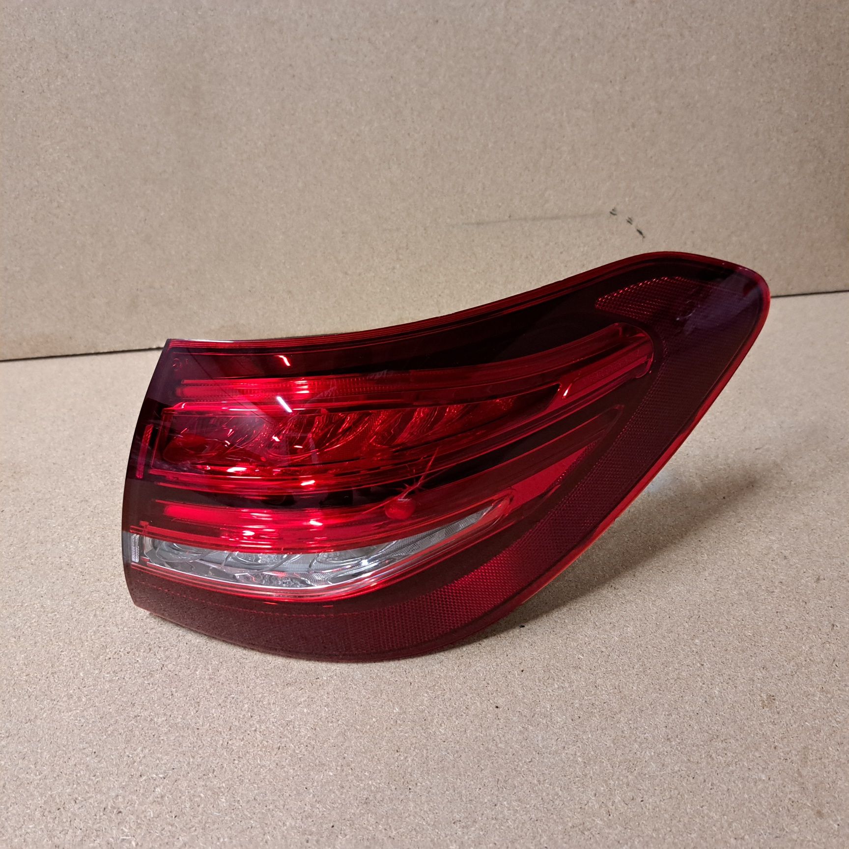 Lampa led prawy tył mercedes C klasa w205