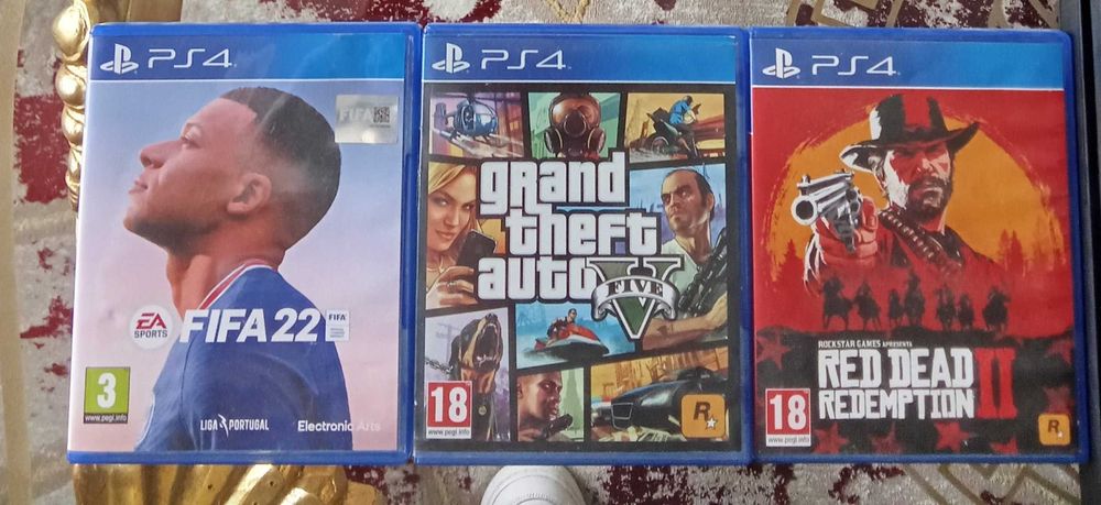PlayStation 4 3 jogos e cabo