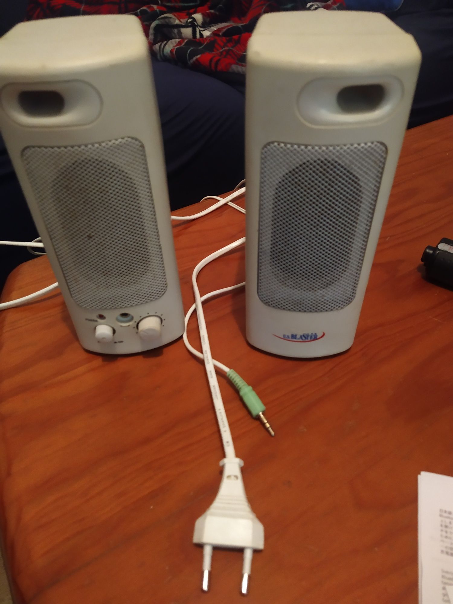 Ecrã Philips 170s + colunas