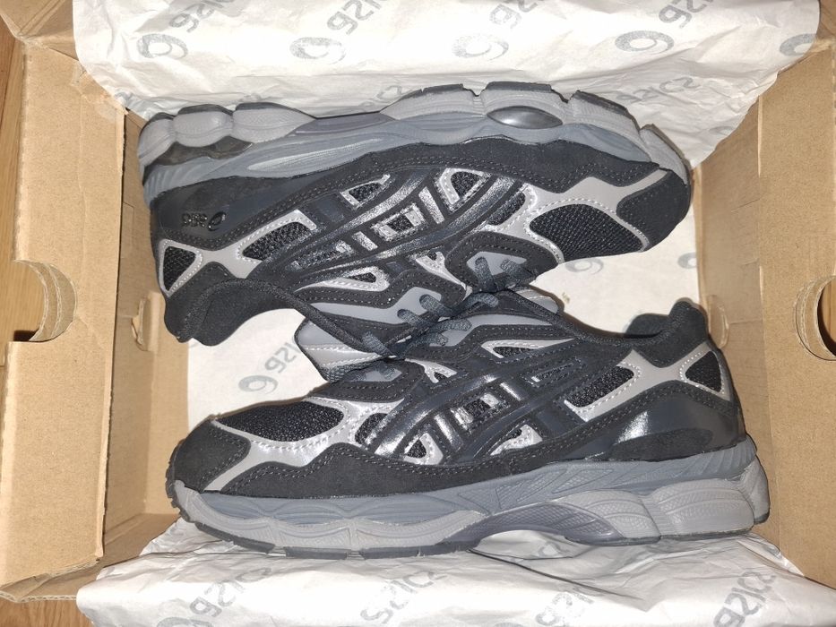 Нові чоловічі кросівки asics