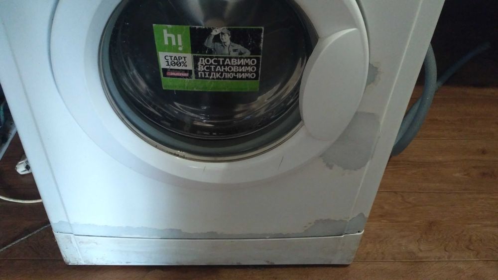 Пральна машинка Indesit WIUN 100 на 3 кг на запчастини або ремонт