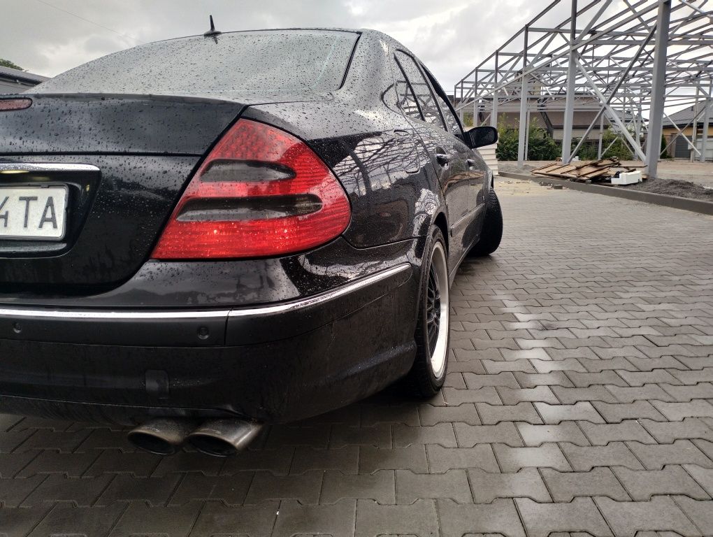 Продам Mercedes E500