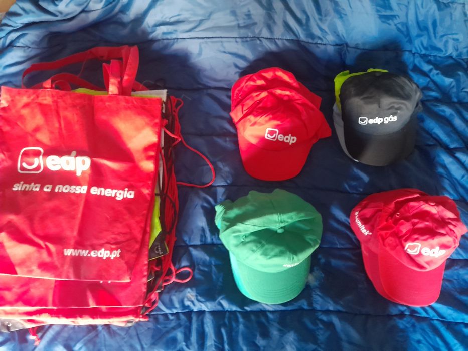 Chapéus e sacos reutilizáveis