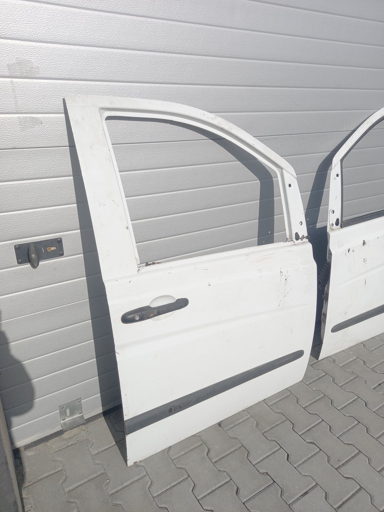Двері дверка дверь передні Mercedes Vito w639