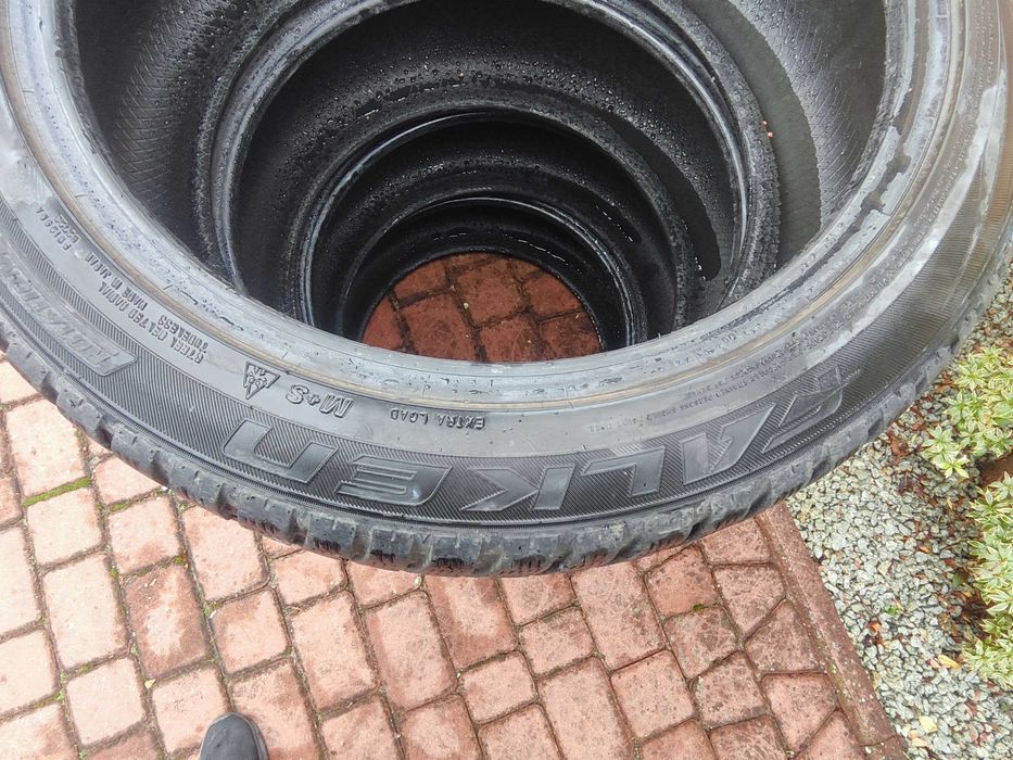 Opony zimowe Falken 235/45R18