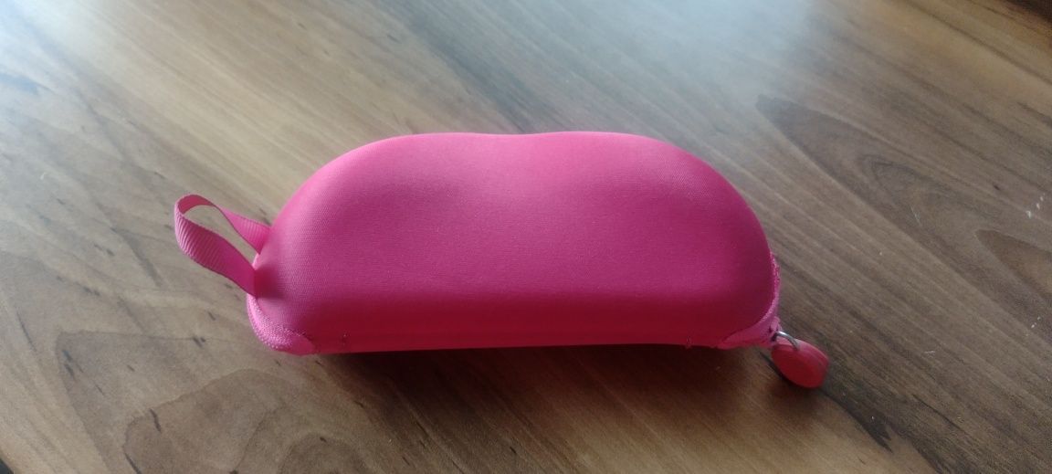 Etui na okulary na suwak