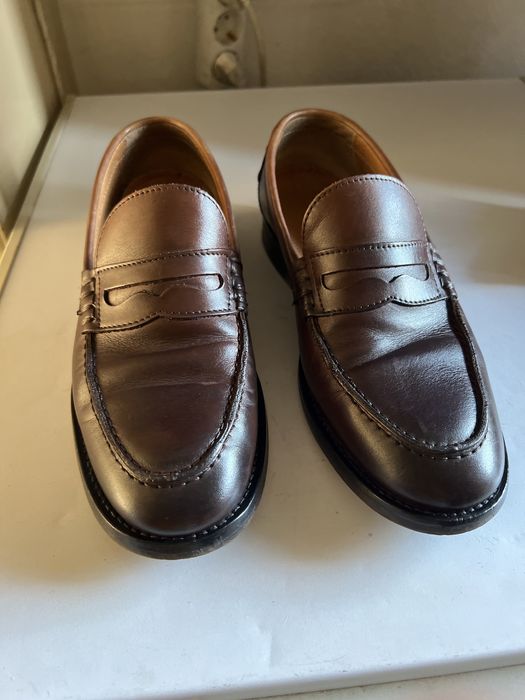 Sapatos de pele genuina