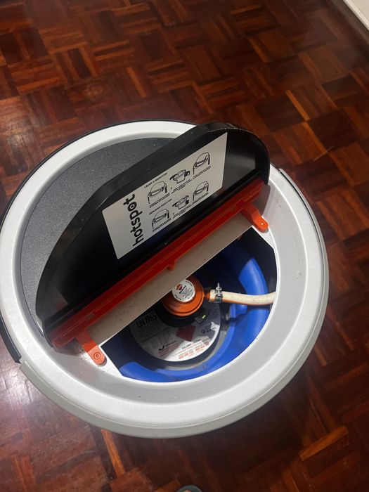 Aquecedor a gas acompanhado do cilindro