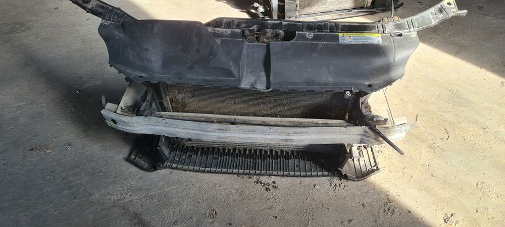 Pas Pas przedni z chłodnicami audi a4 b8 CAHA