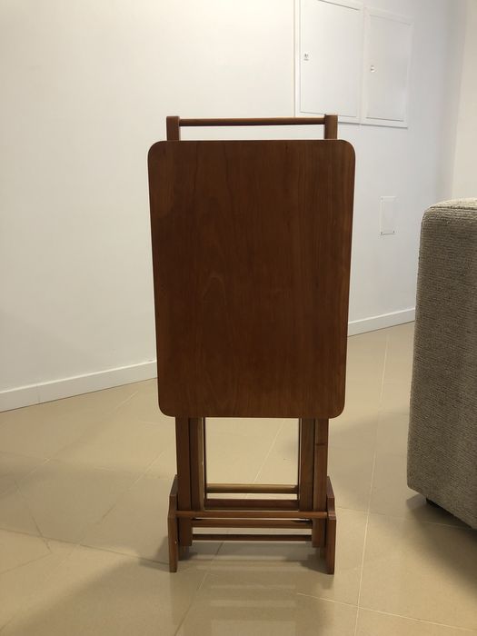 Conjunto de duas mesas desmontaveis