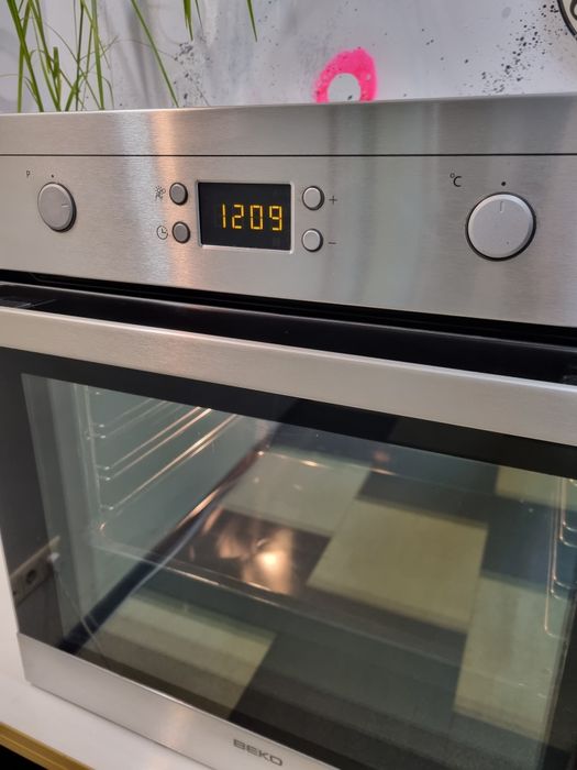 Надійна духова шафа духовка пічка плита Beko