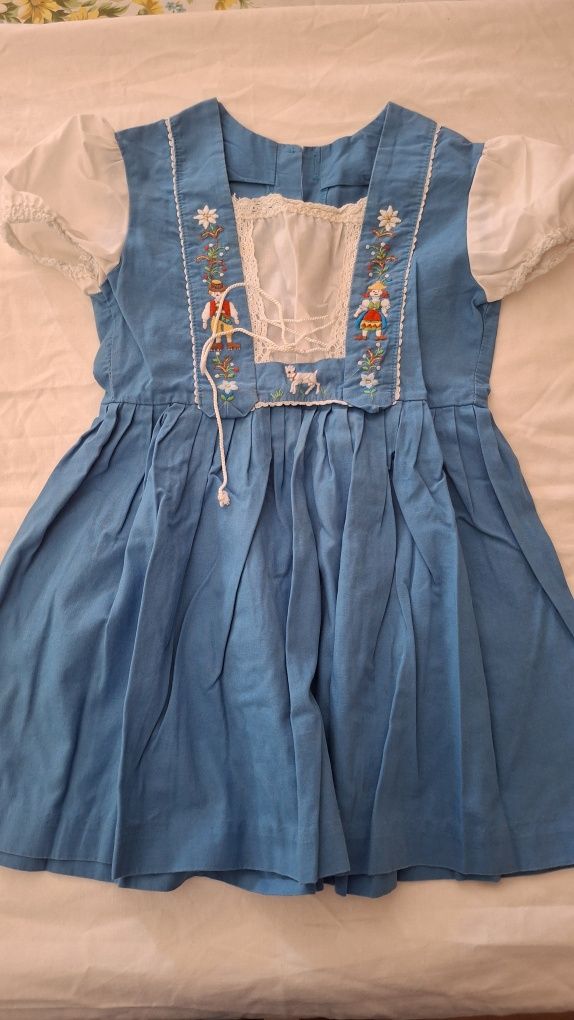 Vestido, bebé para uns 3 ou quatro meses.