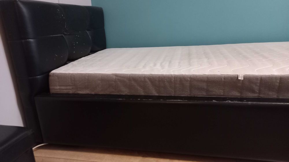 Łóżko jednoosobowe 90x200 z materacem i stelażem