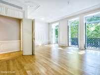 Apartamento T2, estacionamento, Av. Liberdade, Lisboa