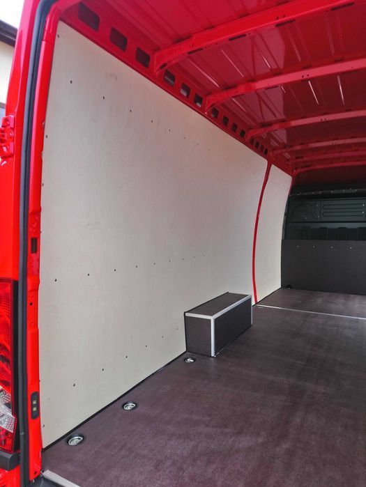 Iveco 16/18 m3 Profesjonalne zabudowy samochodów dostawczych KNAUTECH