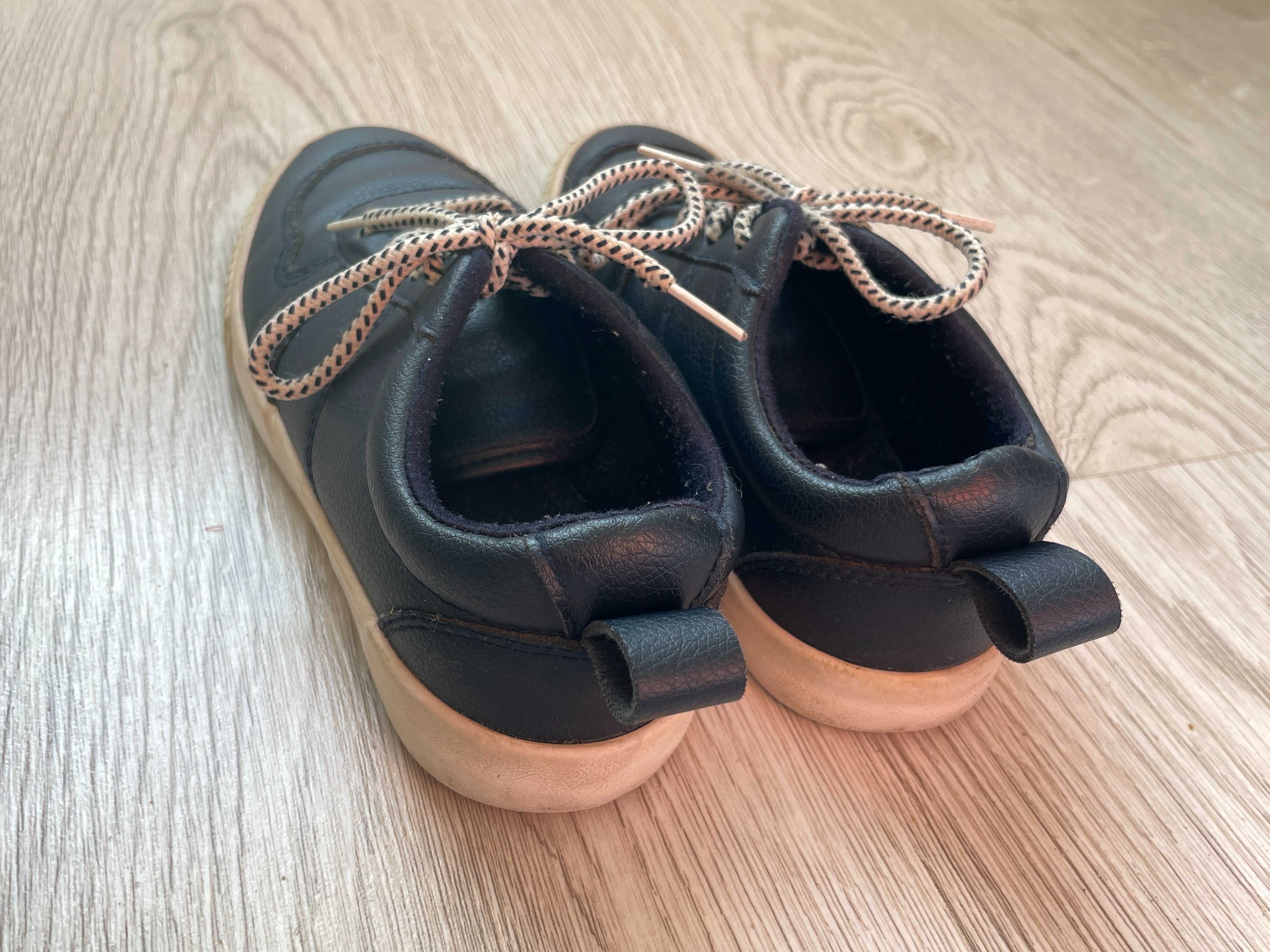 Buty trampki dziecięce granatowe eleganckie Reserved rozmiar 30