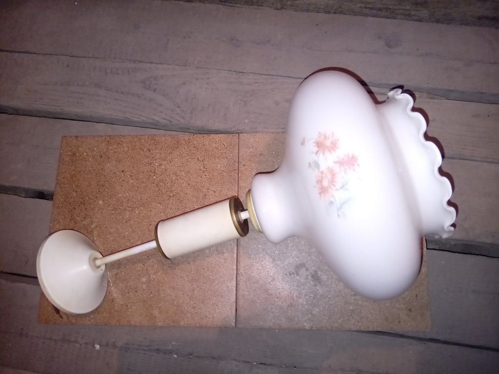 Porcelanowy żyrandol z motywem kwiatowym PRL