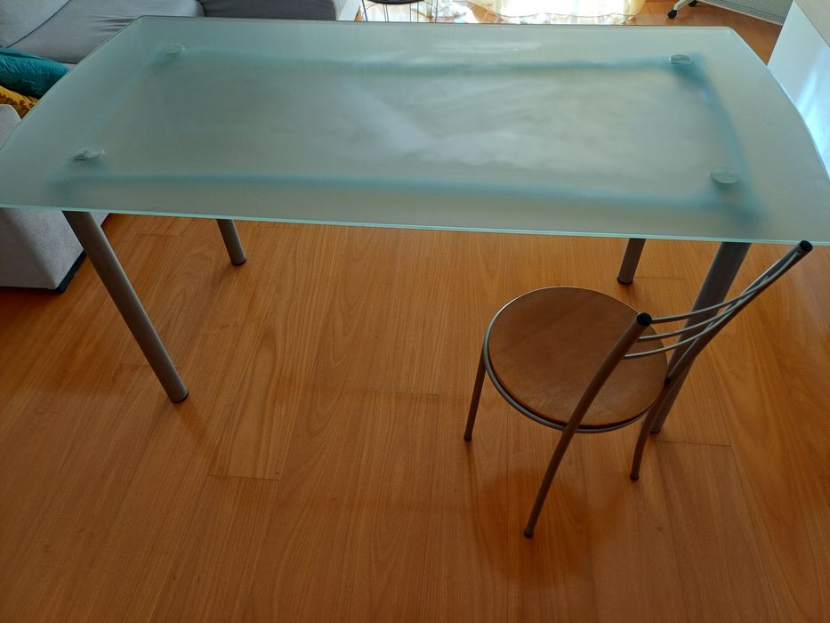 Mesa com 4 cadeiras