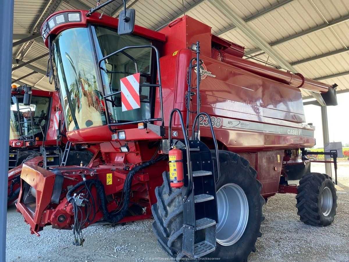 Комбайн Case IH 2388