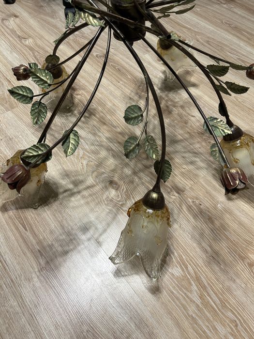 Piękny żyrandol do salonu