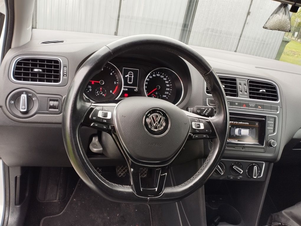 VW polo highline, wersja poliftowa  1.4 TDI 5 drzwi bogate wyposażenie