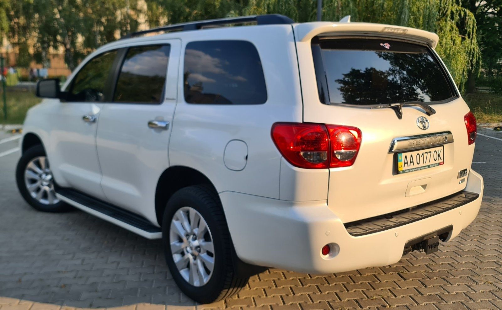 продам Toyota Sequoia Platinum коньячный салон