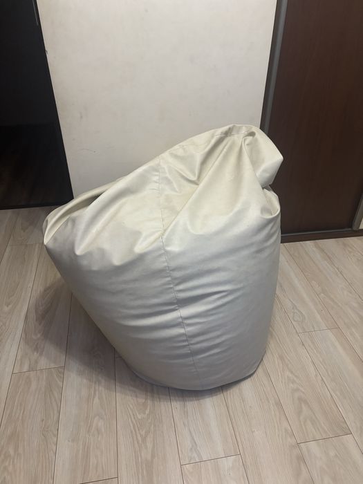 Beżowy Stożkowaty fotel XXL firmy nonutt