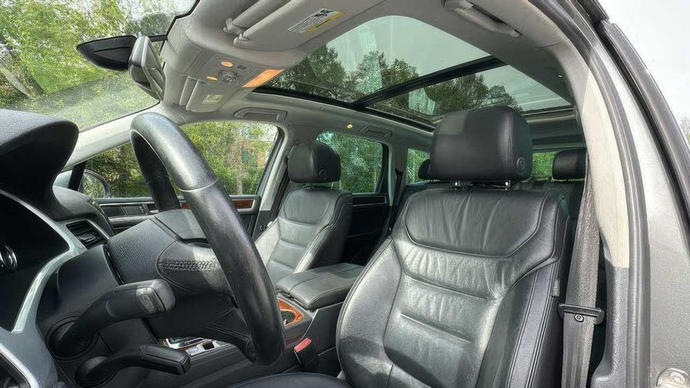 Volkswagen Touareg      2014