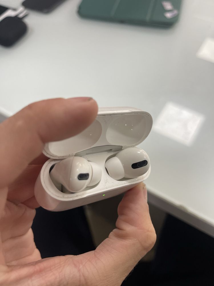 оригінальний кейс та навушники для airpods pro/оригінал/