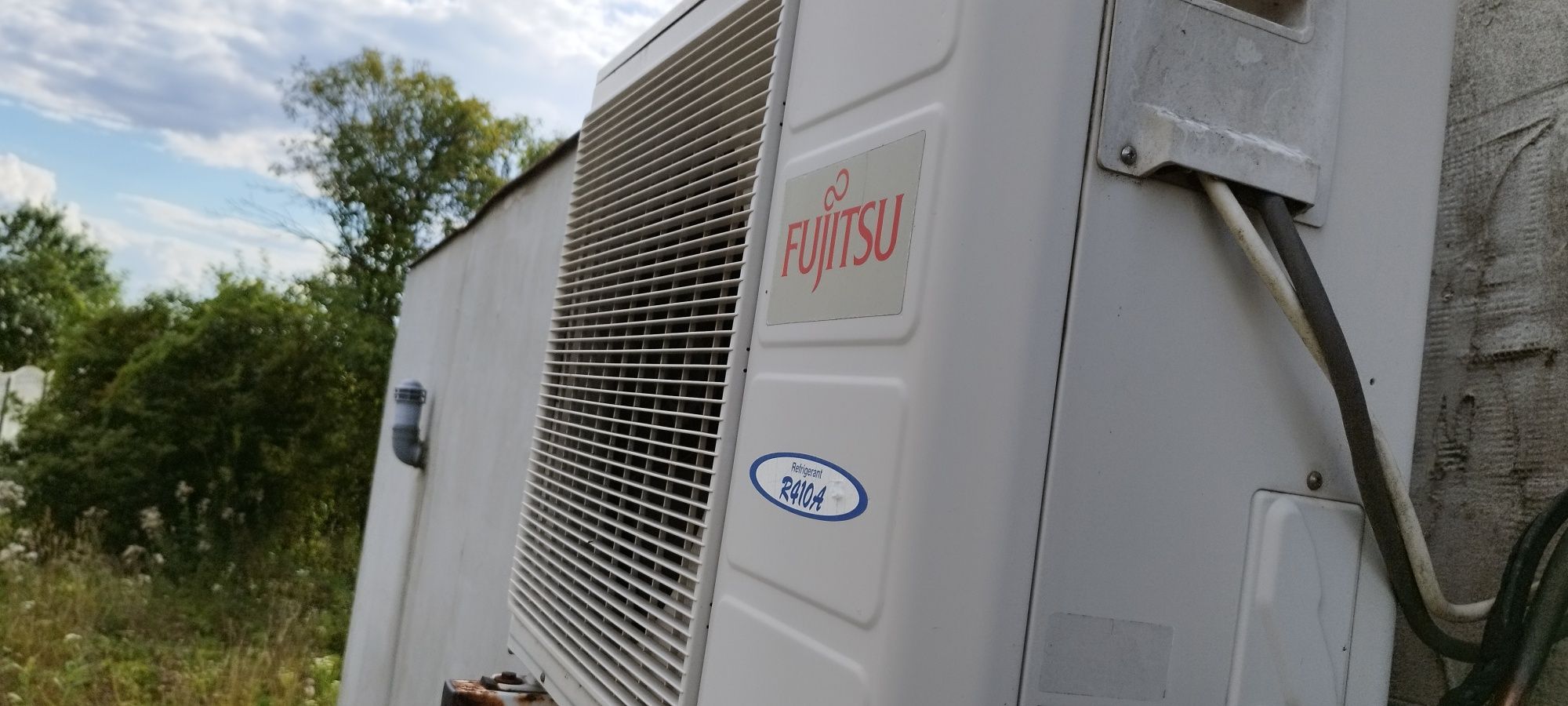 Fujitsu Klimatyzacja sklepowa 5.4Kw napełniona działa chłodzi