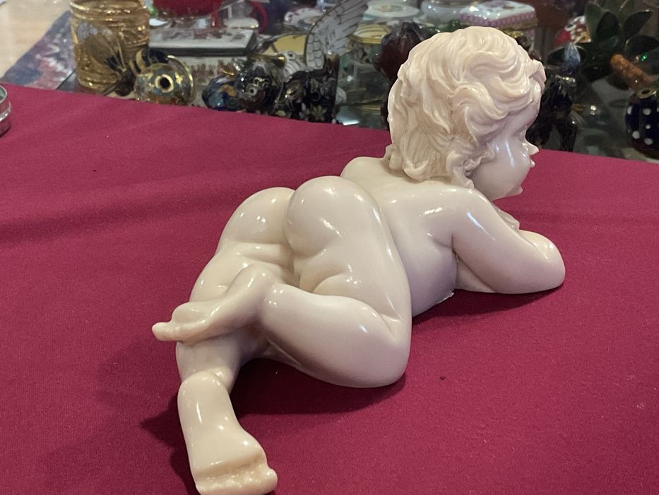 Menino deitado de barriga 18 cm.mais anúncios abaixo