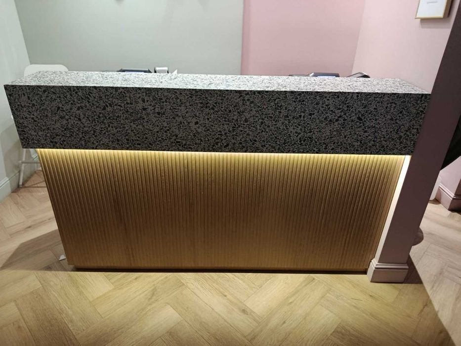 Lada sklepowa z podświetleniem