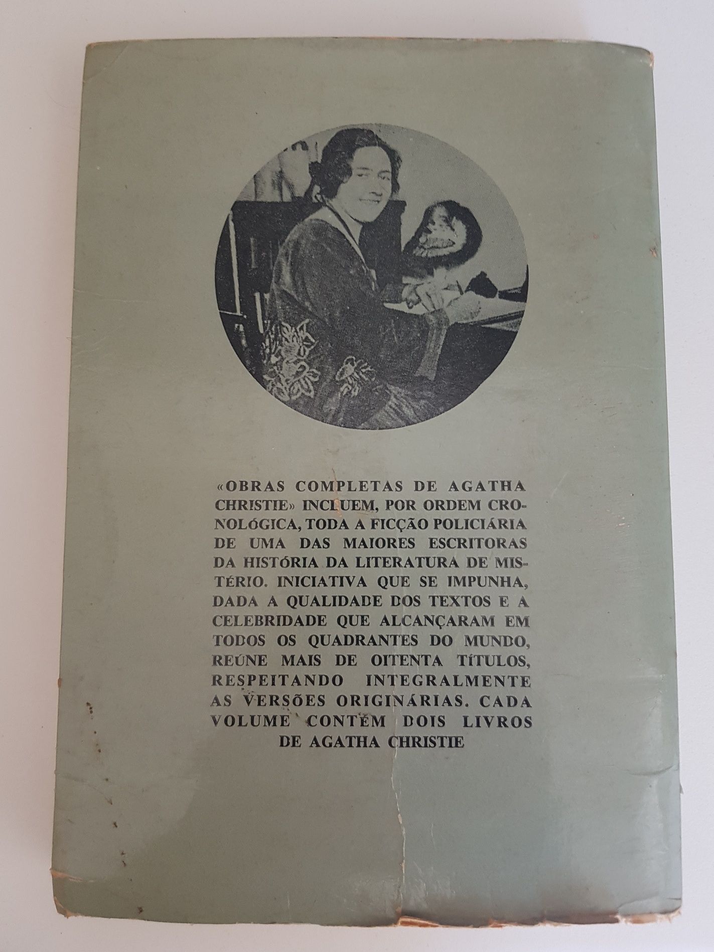 Livro Agatha christie muito antigo