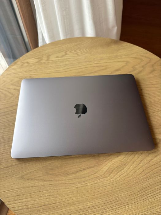 MacBook Air 13” (modelo A2179) em excelente estado