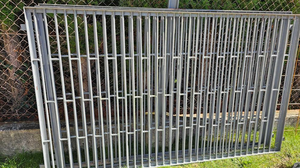 Ogrodzenie stalowe: długość 19 m: 7 przęseł + brama skrzydłowa +bramka