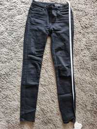 Czarne spodnie jeansy