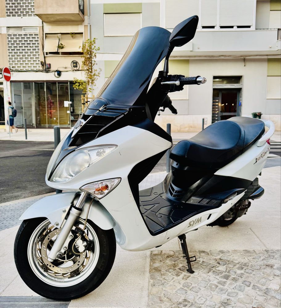 LINDA MAXISCOOTER SYM JOYRIDE 125 EVO 2010 com 66mil kms reais!