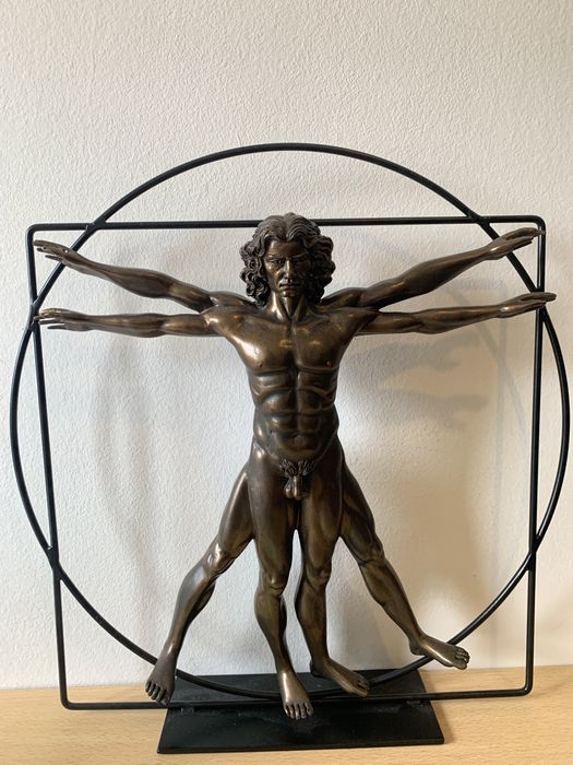 Estatua: Vitruviano de Leonardo DaVinci